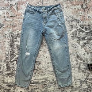Time and Tru Mid-Rise Distressed Mom Jeans Size 4